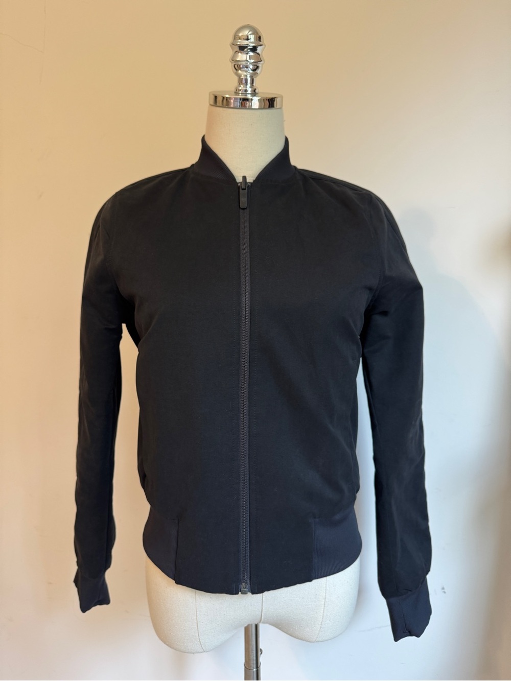 Lululemon Non-Stop Bomber Jacket in Black - Size 4